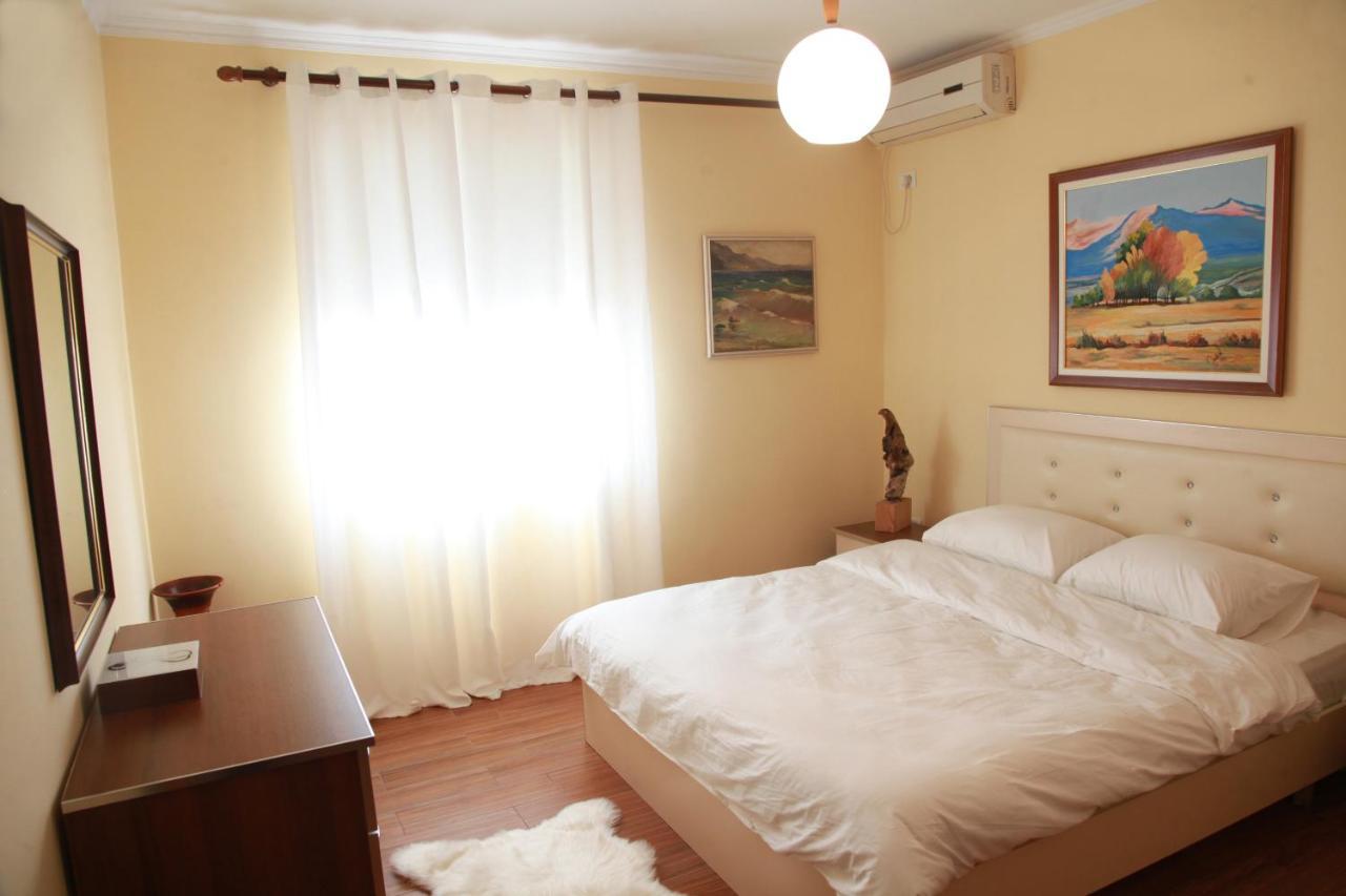 Cozy Central Apartment Tirana Exteriör bild